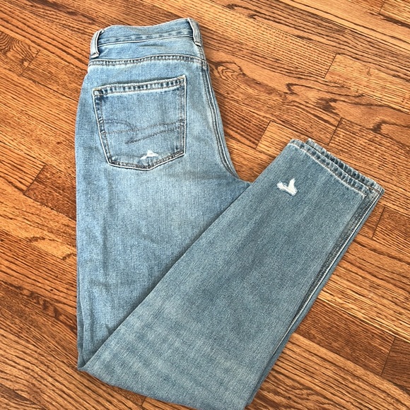 AE Ripped Mom Jean - Picture 3 of 9